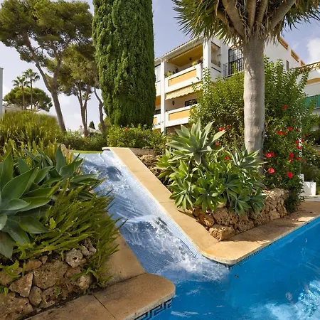 2 Bed W/pool Close To + Amenities Апартаменты