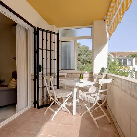 Апартаменты 2 Bed W/pool Close To + Amenities