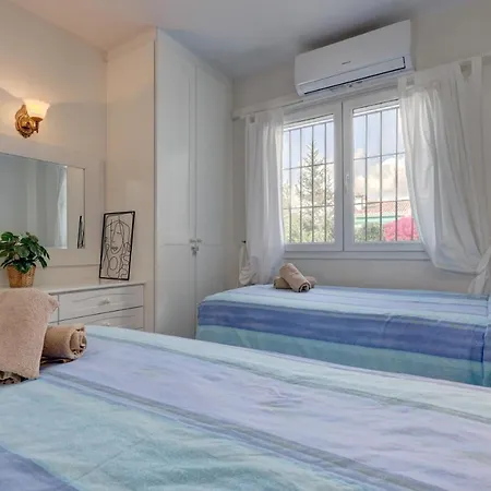 2 Bed W/pool Close To + Amenities * Ситио-де-Калаонда