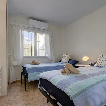 Апартаменты 2 Bed W/pool Close To + Amenities