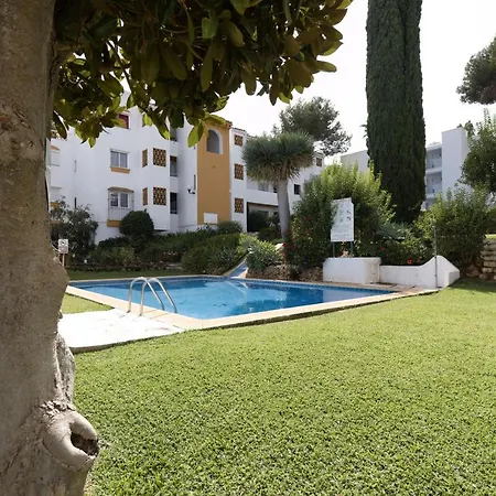 2 Bed W/pool Close To + Amenities Апартаменты *
