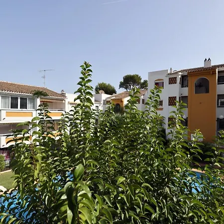 2 Bed W/pool Close To + Amenities Апартаменты